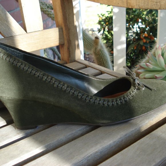 ETIENNE AIGNER == Loden Green Suede Leather Wedges Sz. 10/ Box - Picture 5 of 13